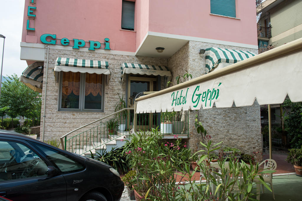 Hotel Geppi Pietra Ligure Bagian luar foto