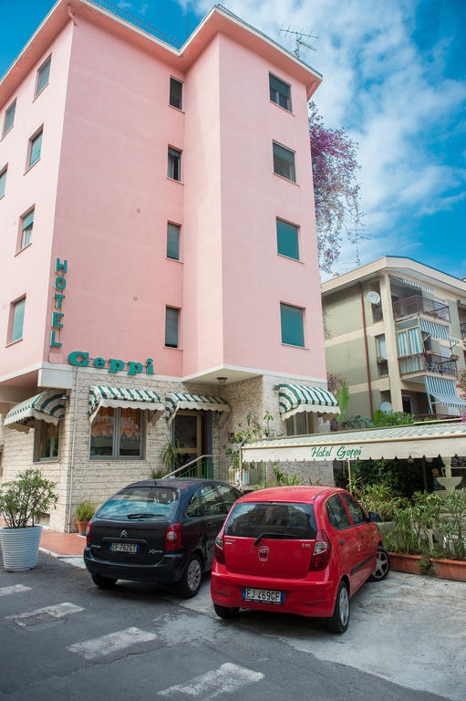 Hotel Geppi Pietra Ligure Bagian luar foto