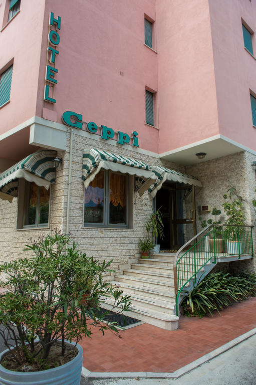 Hotel Geppi Pietra Ligure Bagian luar foto