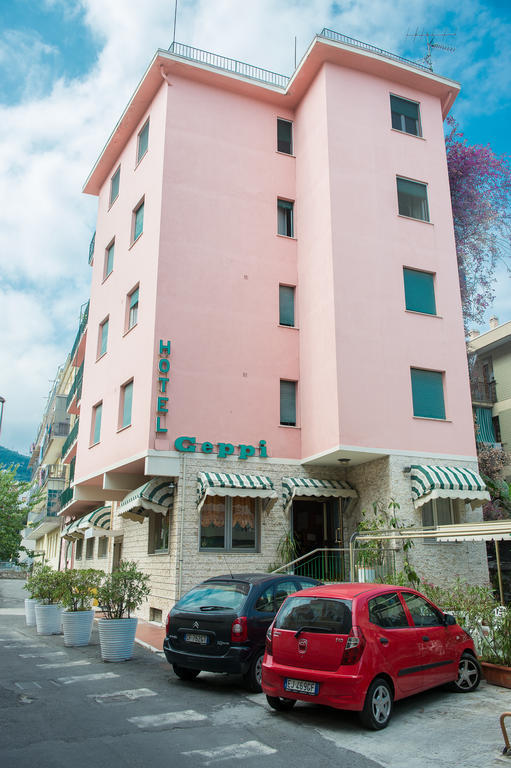 Hotel Geppi Pietra Ligure Bagian luar foto