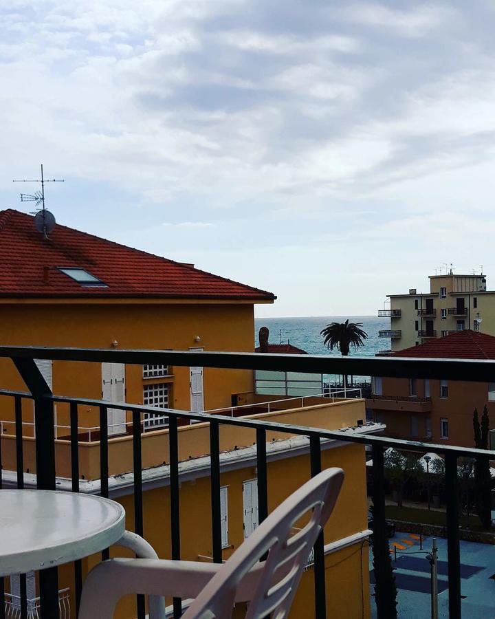 Hotel Geppi Pietra Ligure Bagian luar foto