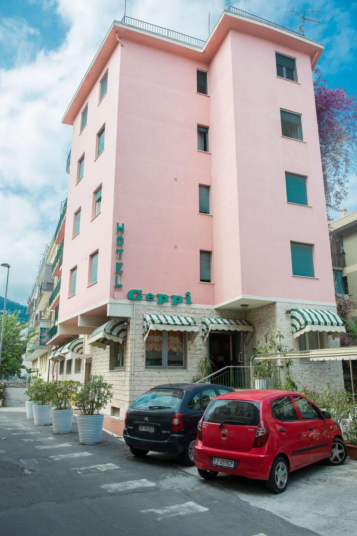 Hotel Geppi Pietra Ligure Bagian luar foto