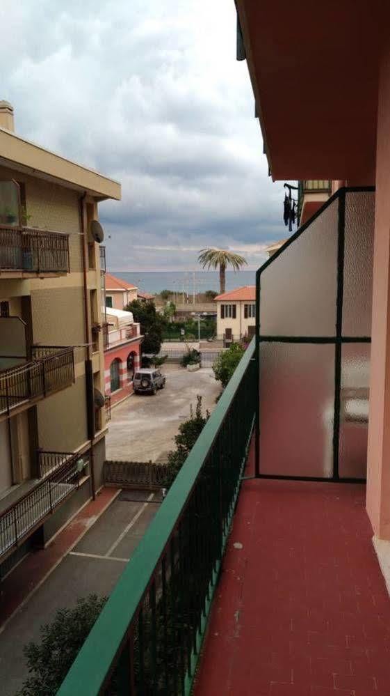 Hotel Geppi Pietra Ligure Bagian luar foto