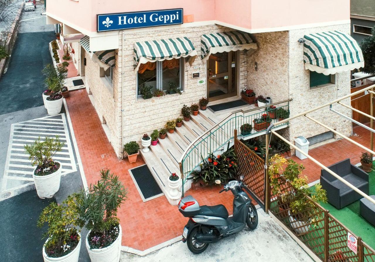 Hotel Geppi Pietra Ligure Bagian luar foto