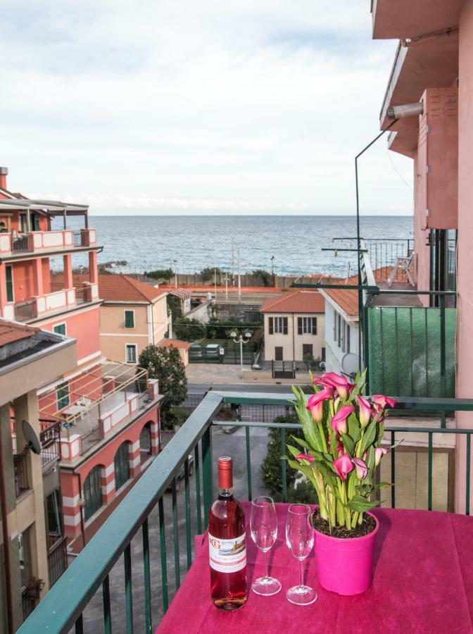 Hotel Geppi Pietra Ligure Bagian luar foto