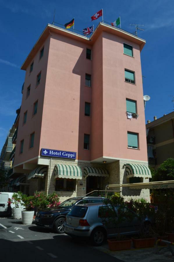 Hotel Geppi Pietra Ligure Bagian luar foto